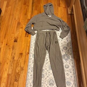 ALO Yoga Dark Taupe/Gray Ribbed Lounge Set. Size XS. Great condition.